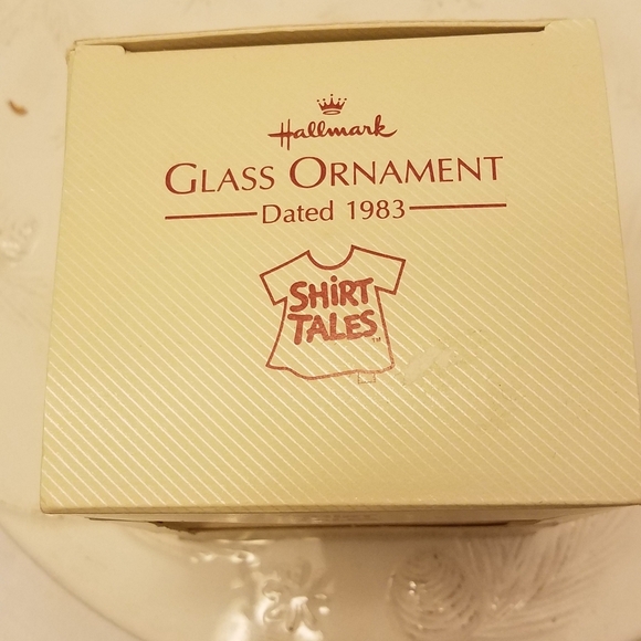 Vintage Hallmark Glass Keepsake Ornament 1983 Shirt Tales - Picture 7 of 10